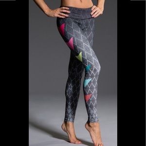 NWT Onzie Yoga Graphic Print Legging Side Pop